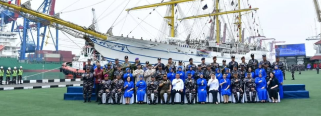 Siap Berlayar Menuju Etape Kedua, Gubernur AAL Hadiri Acara Pelepasan KRI Bima Suci Oleh Kasal